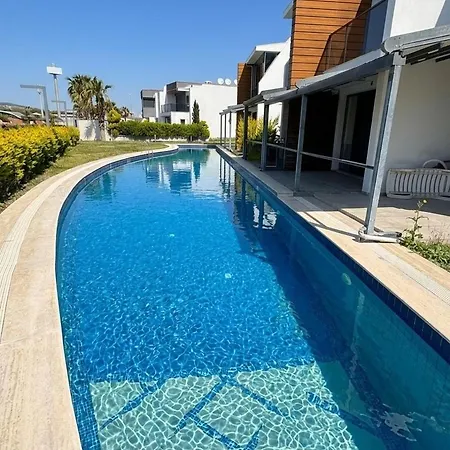 850m To The Sea, Detached House With Pool, Shopping Mall In Front Kusadası