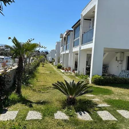 850m To The Sea, Detached House With Pool, Shopping Mall In Front *