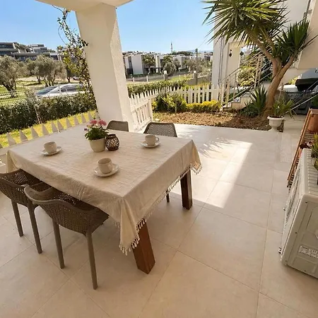 850m To The Sea, Detached House With Pool, Shopping Mall In Front Kusadası